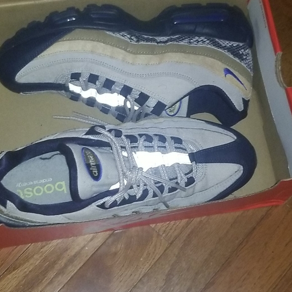 Shoes - Picture 3 of 4